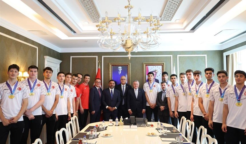 Spor Bakanı Bak: “İstikrarlı başarılarla voleybol ülkesi haline geldik”