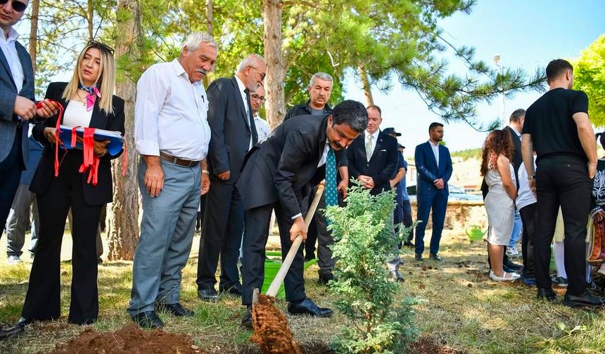 Boztepe'de yeni okul için ilk kazma vuruldu
