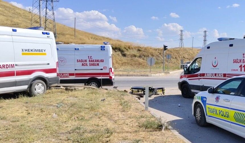 Hasta Taşıyan Ambulans Kazaya Karıştı: 5 Yaralı
