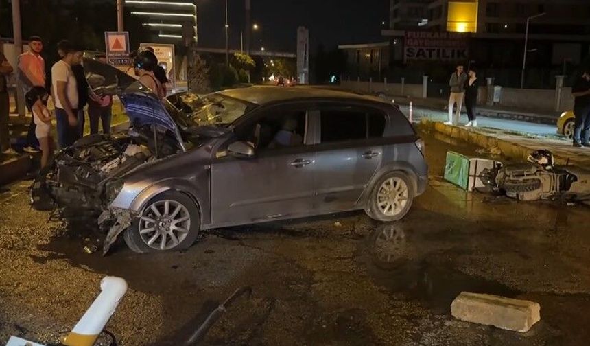 Direğe çarpan otomobilde can pazarı!