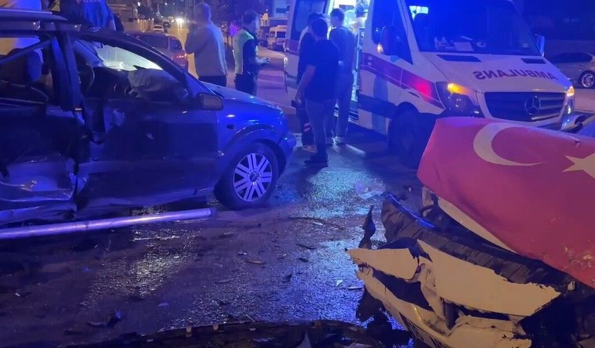 Ortalık savaş alanına döndü! Kazada 7 kişi hastanelik oldu