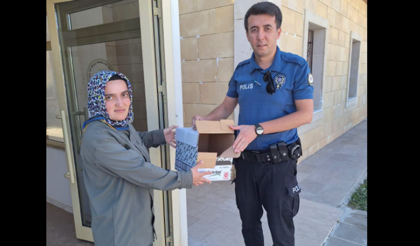 Kırşehir’de duyarlı emniyet personeli yavru güvercini kurtardı
