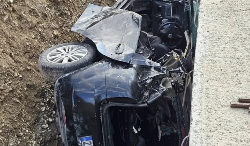 Otomobil 5 Metreden Yol Çalışması Alanına Düştü: 3 Ölü