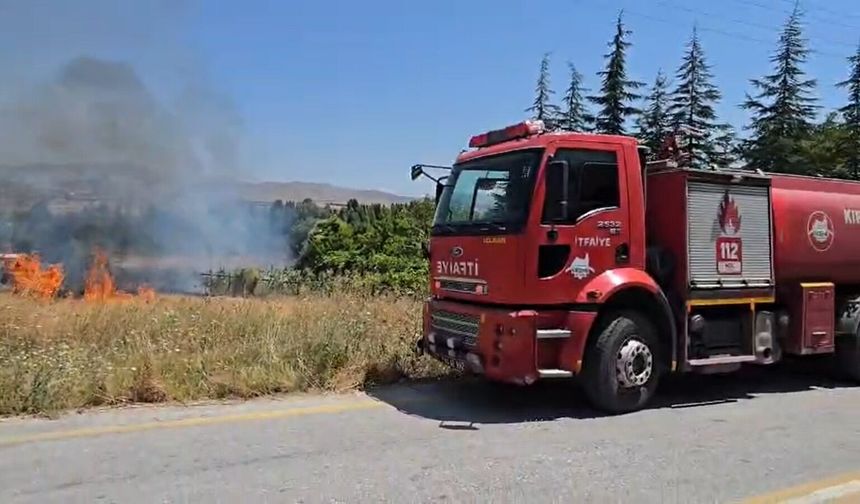 Kırşehir Huzurevi Karşısındaki Boş Arazide Yangın Paniği