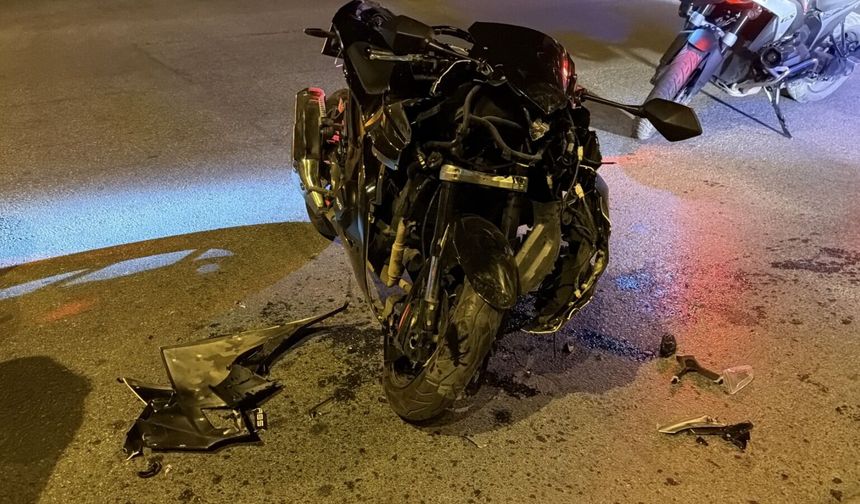 Motosiklet Otomobile Çarptı, Sürücü Hastaneye Kaldırıldı