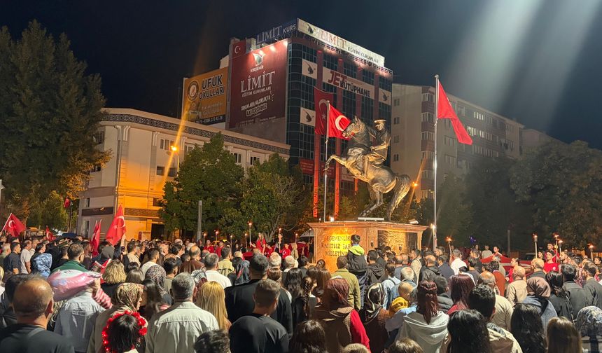 Kırşehir’de Zafer Bayramı İçin Meşaleler Yakıldı