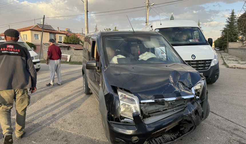 Okul Servisi Kazası! 5 Öğrenci Hastanelik Oldu