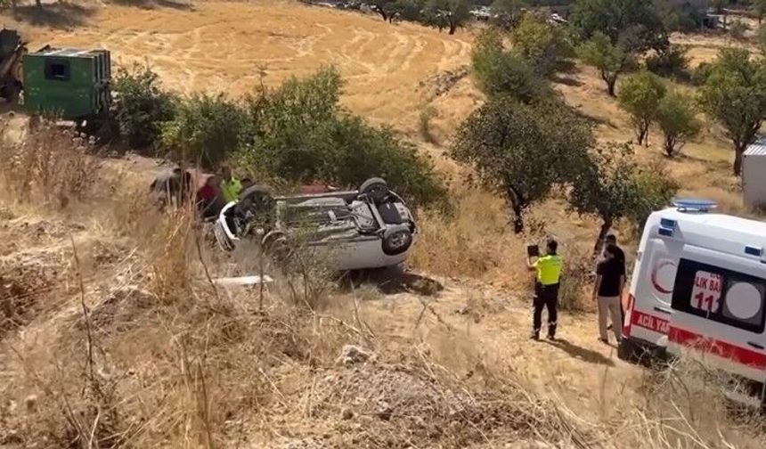 Araçta Sıkıştılar! 2 Kişi Yaralı Kurtarıldı