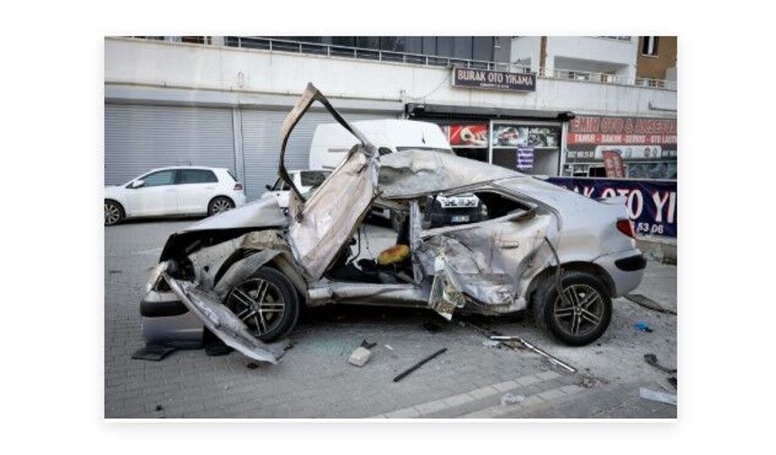 Beton Mikseri Otomobili Sürükledi: 5 Yaralı