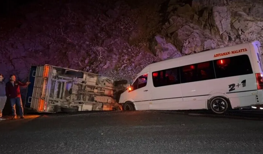 Tarım İşçilerini Taşıyan Minibüs Kaza Yaptı! 23 Yaralı
