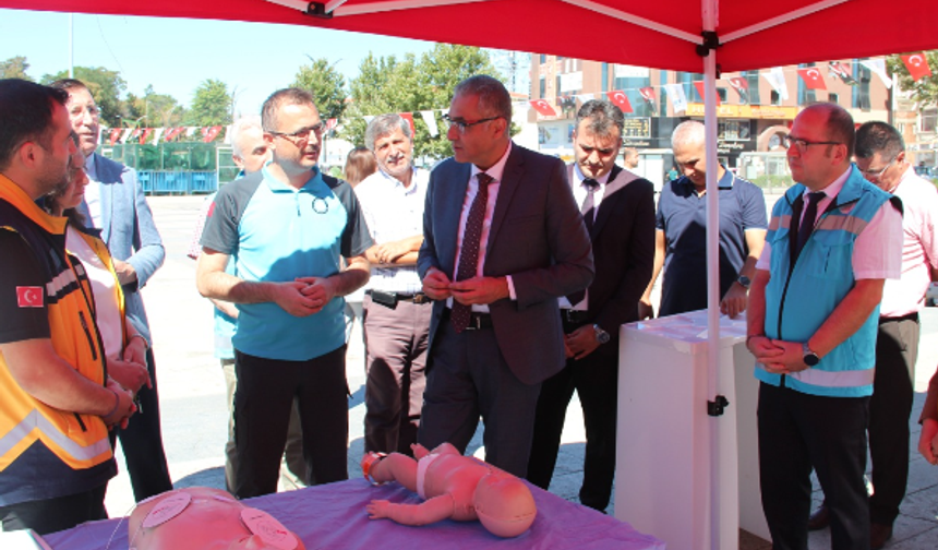 Cacabey Meydanı’nda Ücretsiz Sağlık Ölçümleri Başladı