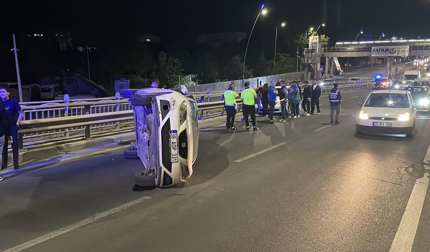 Fener Gibi Devrildi: Trafik Kilitlendi, Sürücü Hastaneye Kaldırıldı!