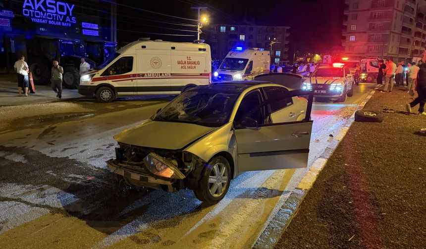 Trafik Bir Anda Karıştı! 5 Yaralı
