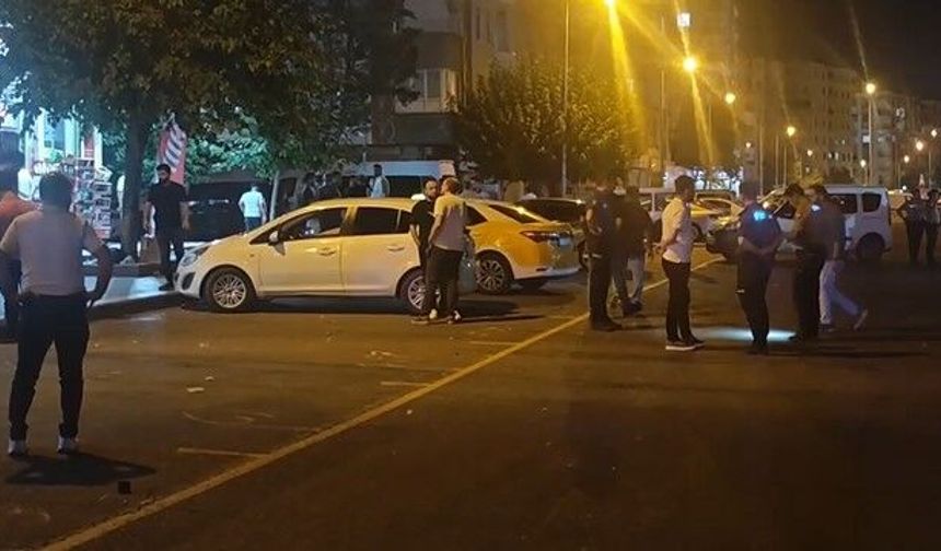 Kurşunların Hedefi Oldular! 3 Kişi Yaralandı