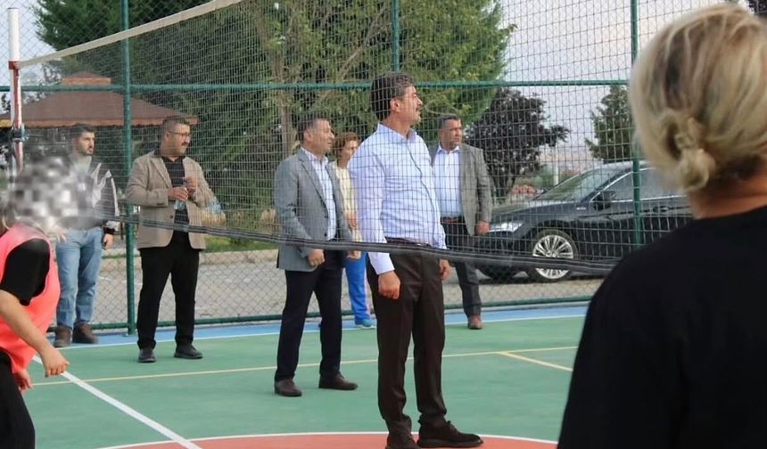 Necmettin Erkan, Fatma Bacı Sevgi Evi’nde Çocuklarla Voleybol Oynadı