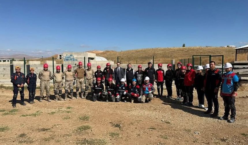 Kırşehir’de Arama Kurtarma Ekiplerine Enkaz Eğitimi Verildi
