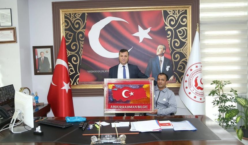 Engelsiz Yaşam Merkezi’nde anlamlı Türk Bayrağı çalışması