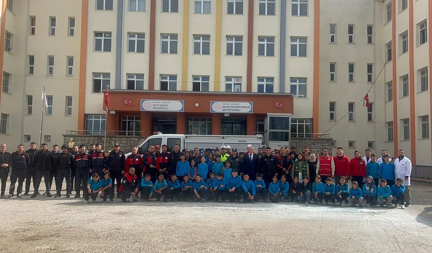 Akçakent’te Öğrencilere Afet Eğitimi Verildi