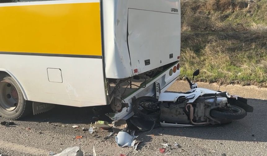 Motosiklet Midibüse Arkadan Çarptı! 1 Kişi Öldü, 1 Kişi Ağır Yaralı