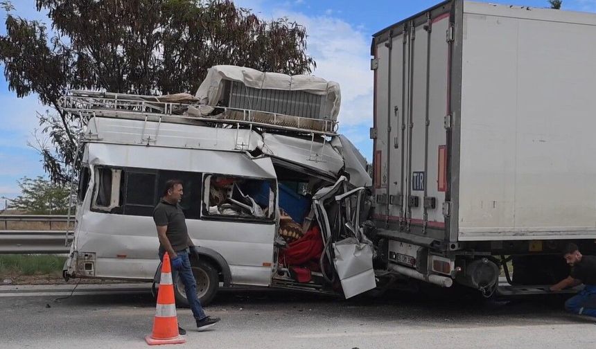 Otoyolda Can Pazarı! 6 Araç Çarpıştı, Aralarında Çocukların da Olduğu 11 Kişi Yaralandı