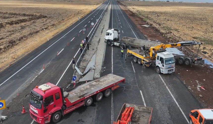 Şehirler Arası Yolda Tanker Devrildi! Kara Yolu Ulaşıma Kapandı