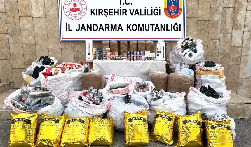 Kırşehir'de gümrük kaçağı 11 bin 464 ürün ile çay, tütün ve sigara ele geçirildi