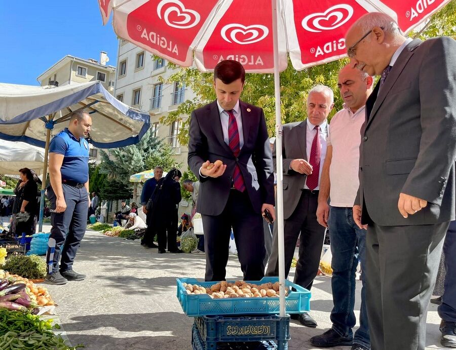 Kaymakam Kaya, pazarcıları dinledi