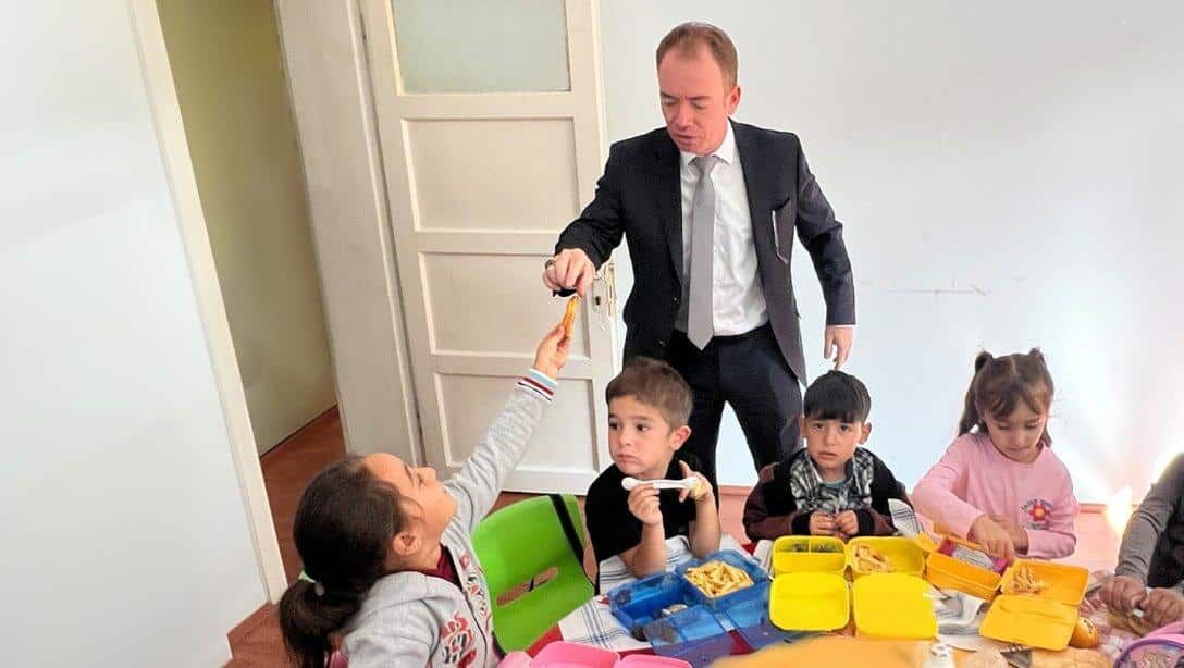 İl Millî Eğitim Müdürü Gülşen Ömerhacılı Köyünü ziyaret etti
