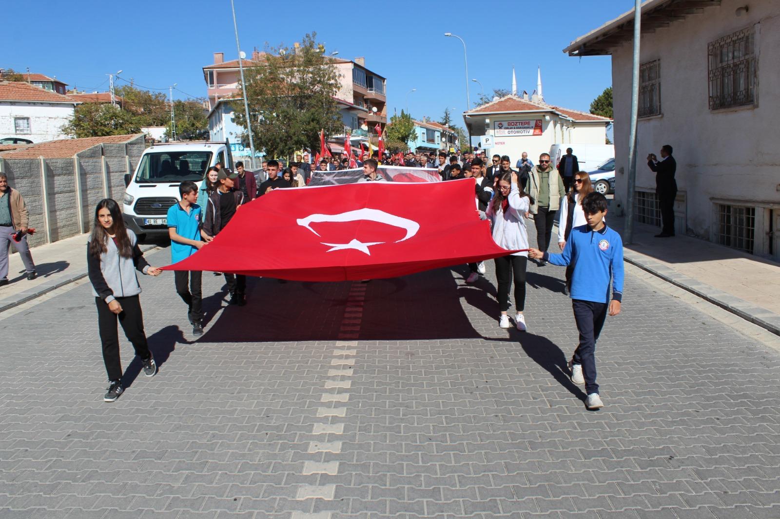 Boztepe’de 29 Ekim Cumhuriyet Bayramı Için Çelenk Sunma Töreni Gerçekleşti