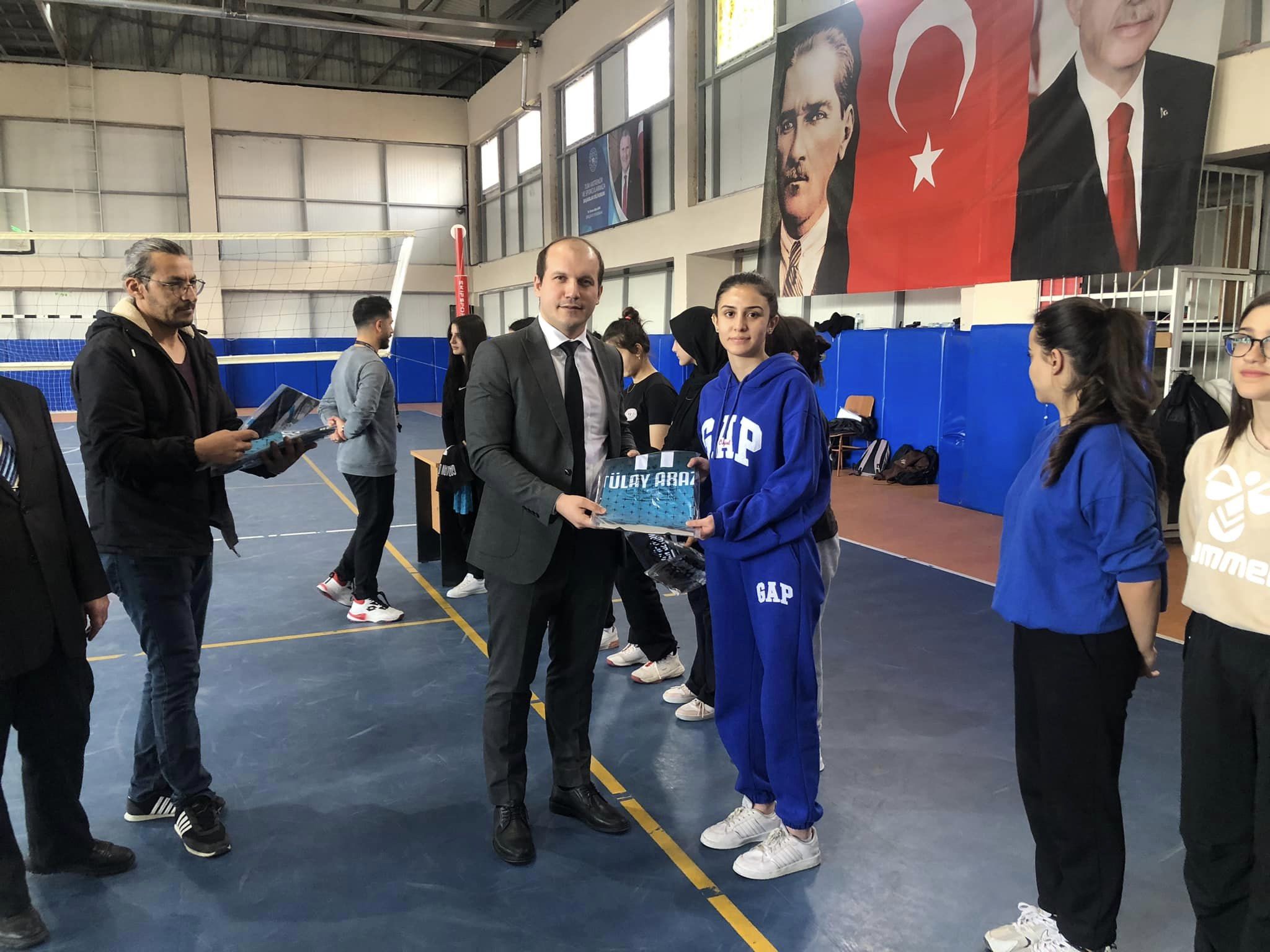 Boztepe Kaymakamlığından Voleybol Takımına Destek (3)