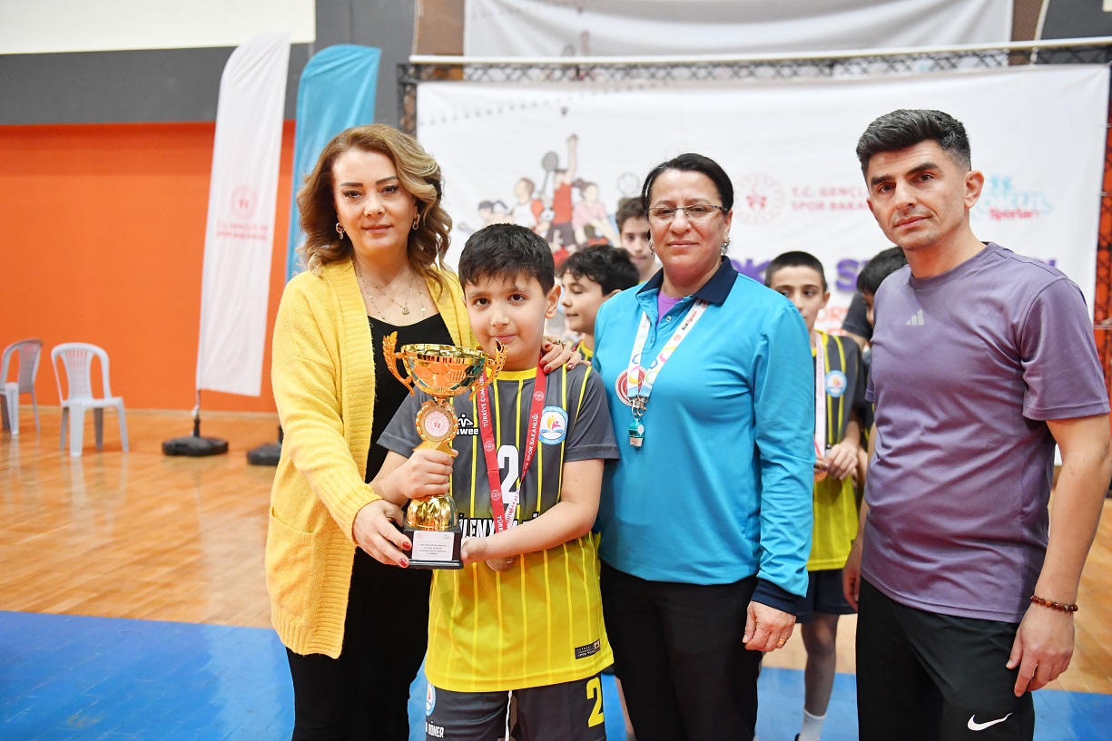 Küçük Erkek Voleybolda Şampiyon Erol Güngör (3)