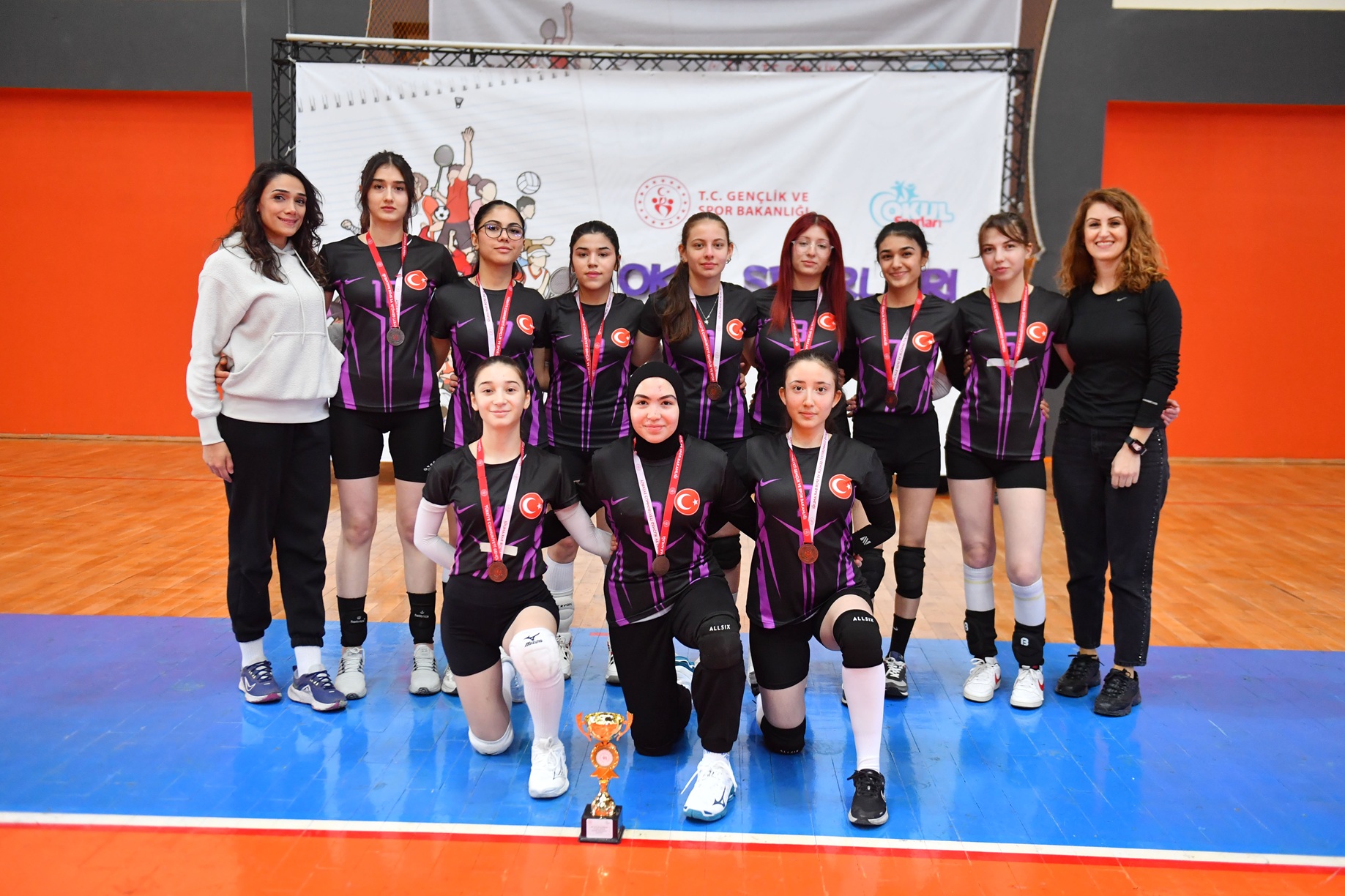 Yıldızlar Voleybolda Sosyal Bilimler 3’Üncü Oldu (1)