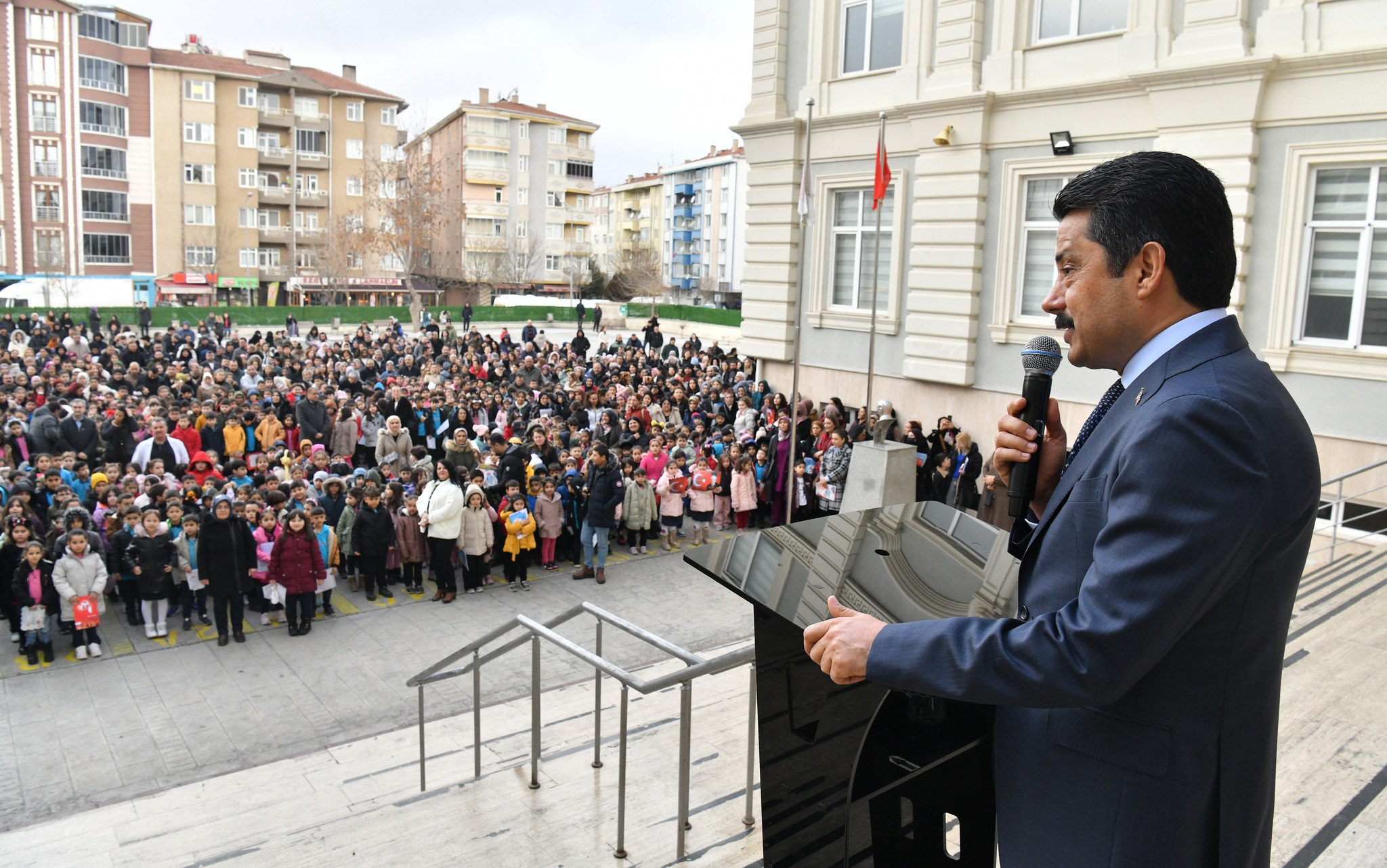 Karnelerini Vali Demiryürek Dağıttı!5