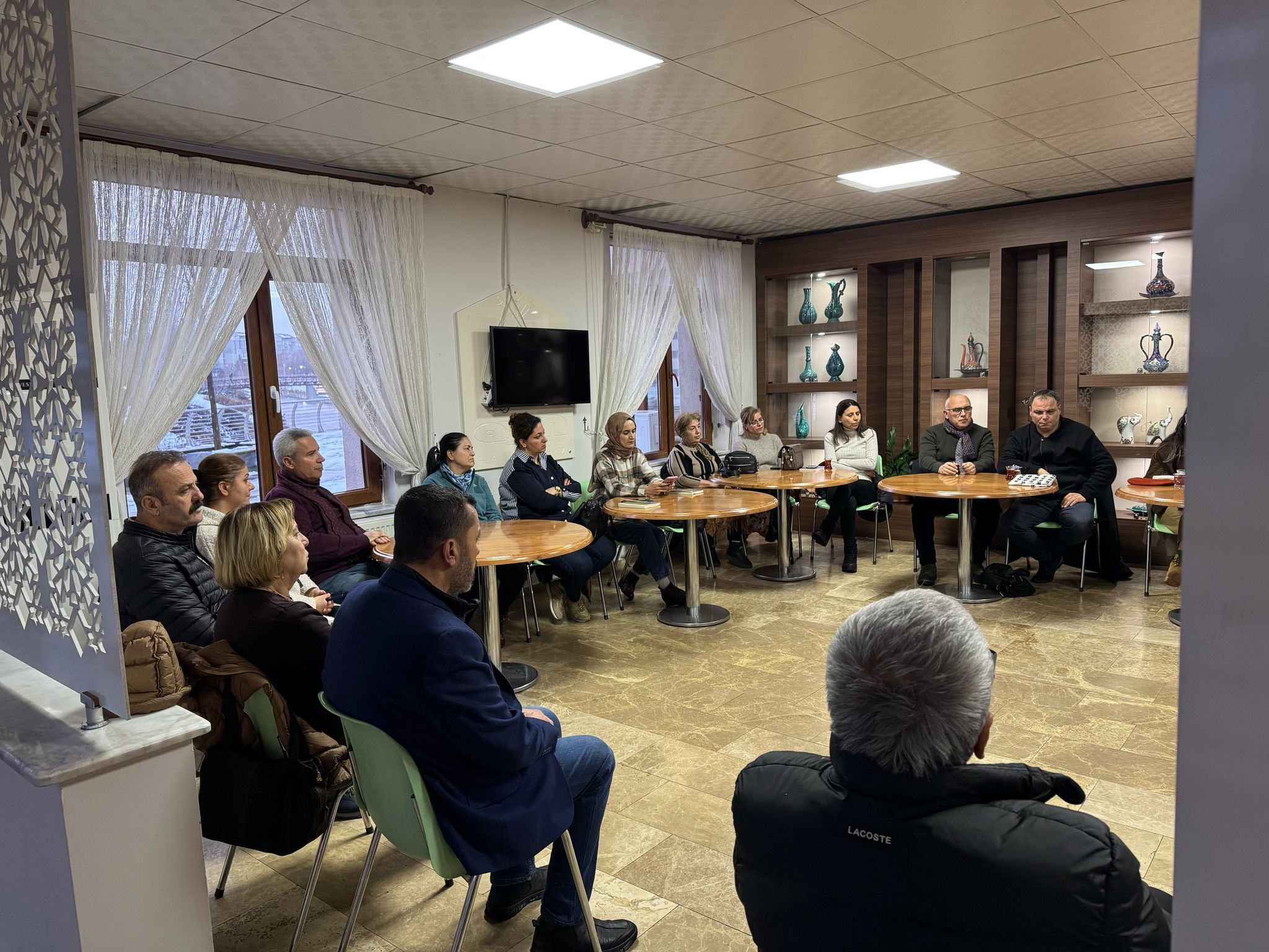Eşekli Kütüphaneciiçin Bir Araya Geldiler3