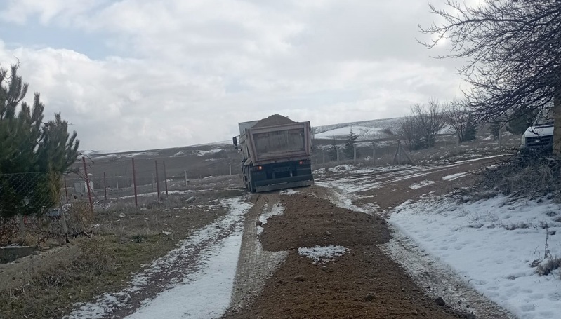 Köy Yollarının Onarımı Devam Ediyor3