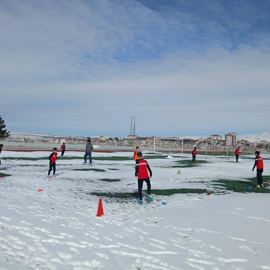 Mucurgücüspor Antrenmanı Neşeli Geçti (1)