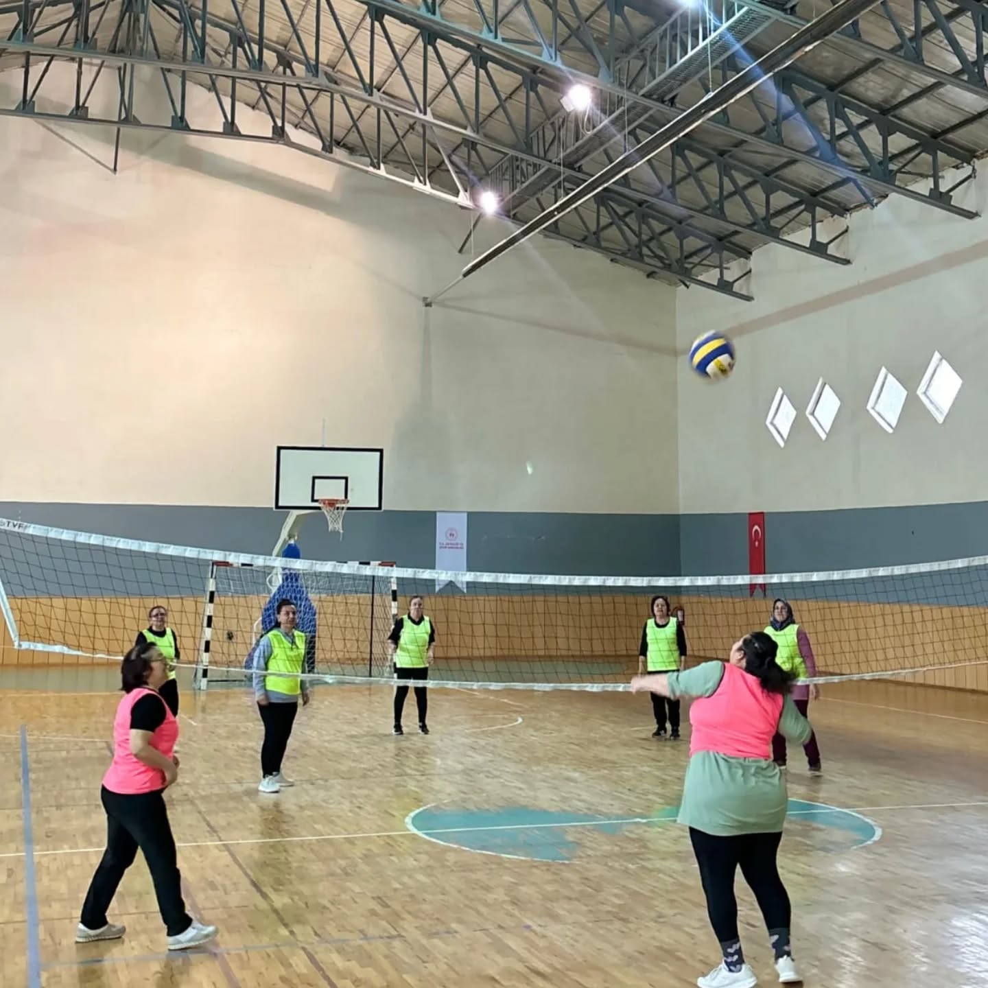 Mucurlu Kadınlar, Voleybol Maçında Bir Araya Geldi (3)