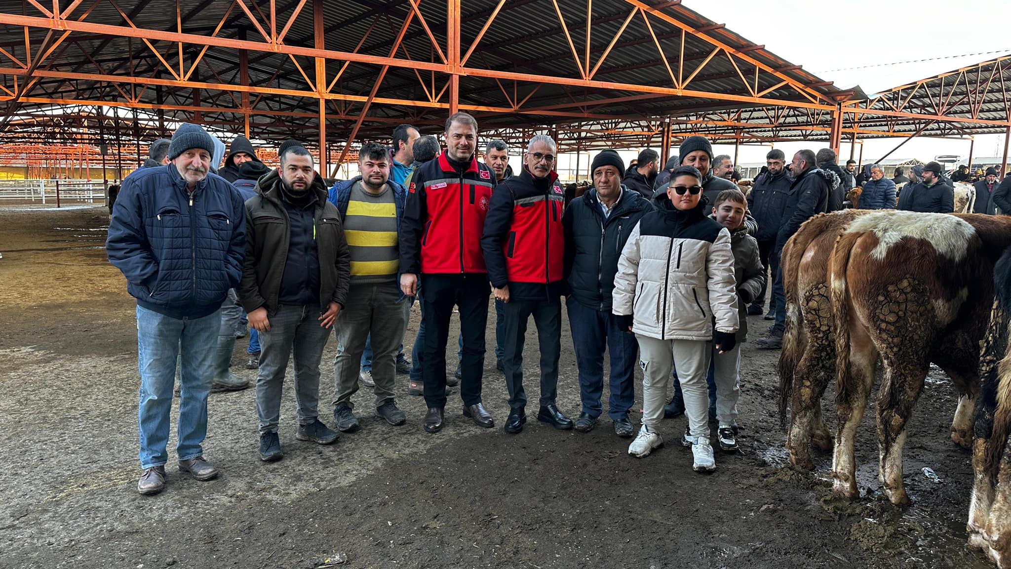 Müdür Taş, Canlı Hayvan Pazarı Ziyaret Etti