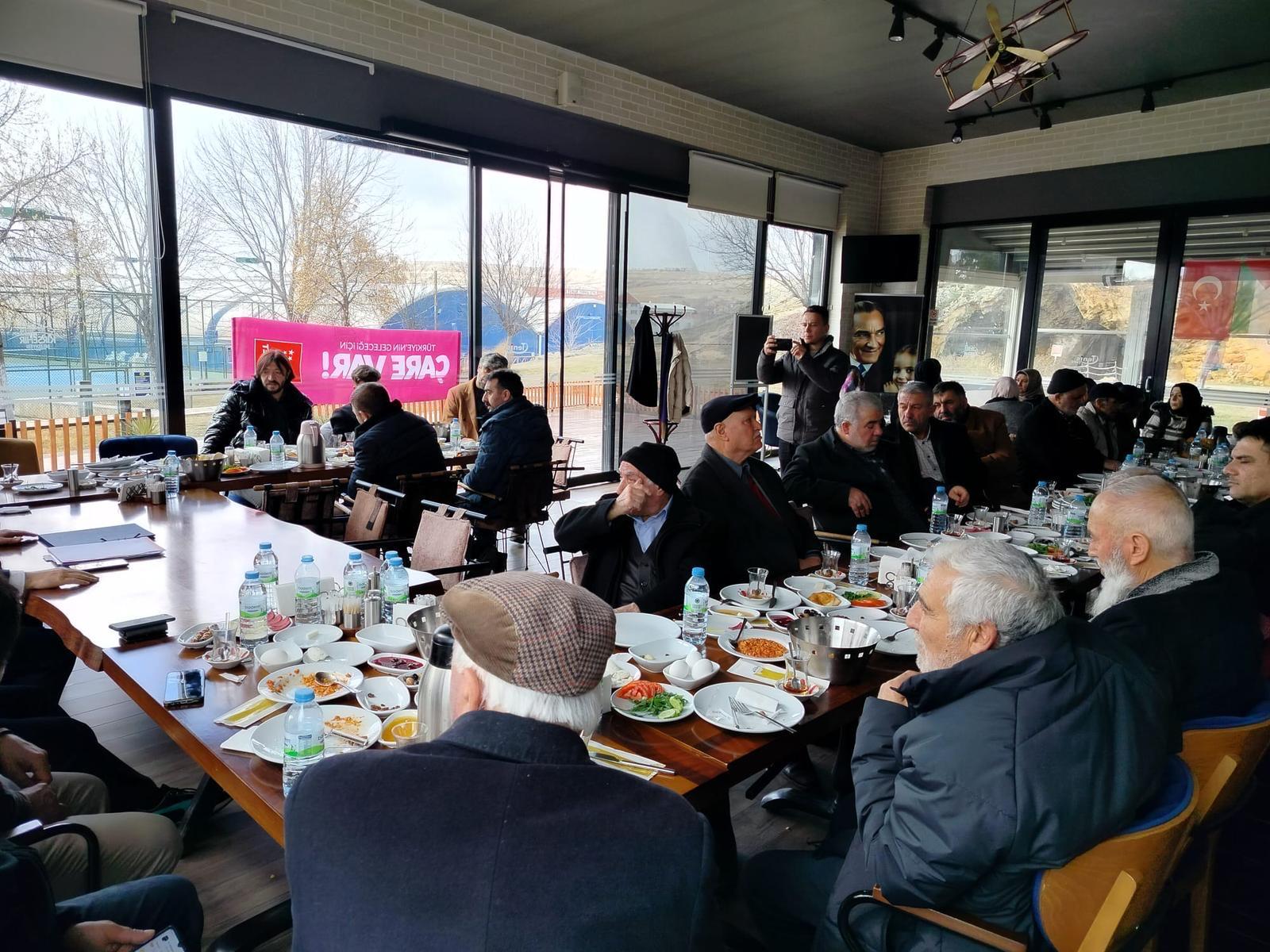 Saadet Parti̇si̇'nde Bayrak Deği̇şi̇mi̇3