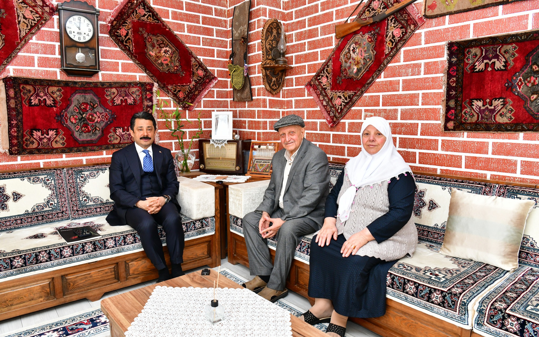 Vali Demiryürek, Aile Yılı Dolayısıyla 56 Yıl Evli Olan Kımçak Ailesini Ziyaret Etti2
