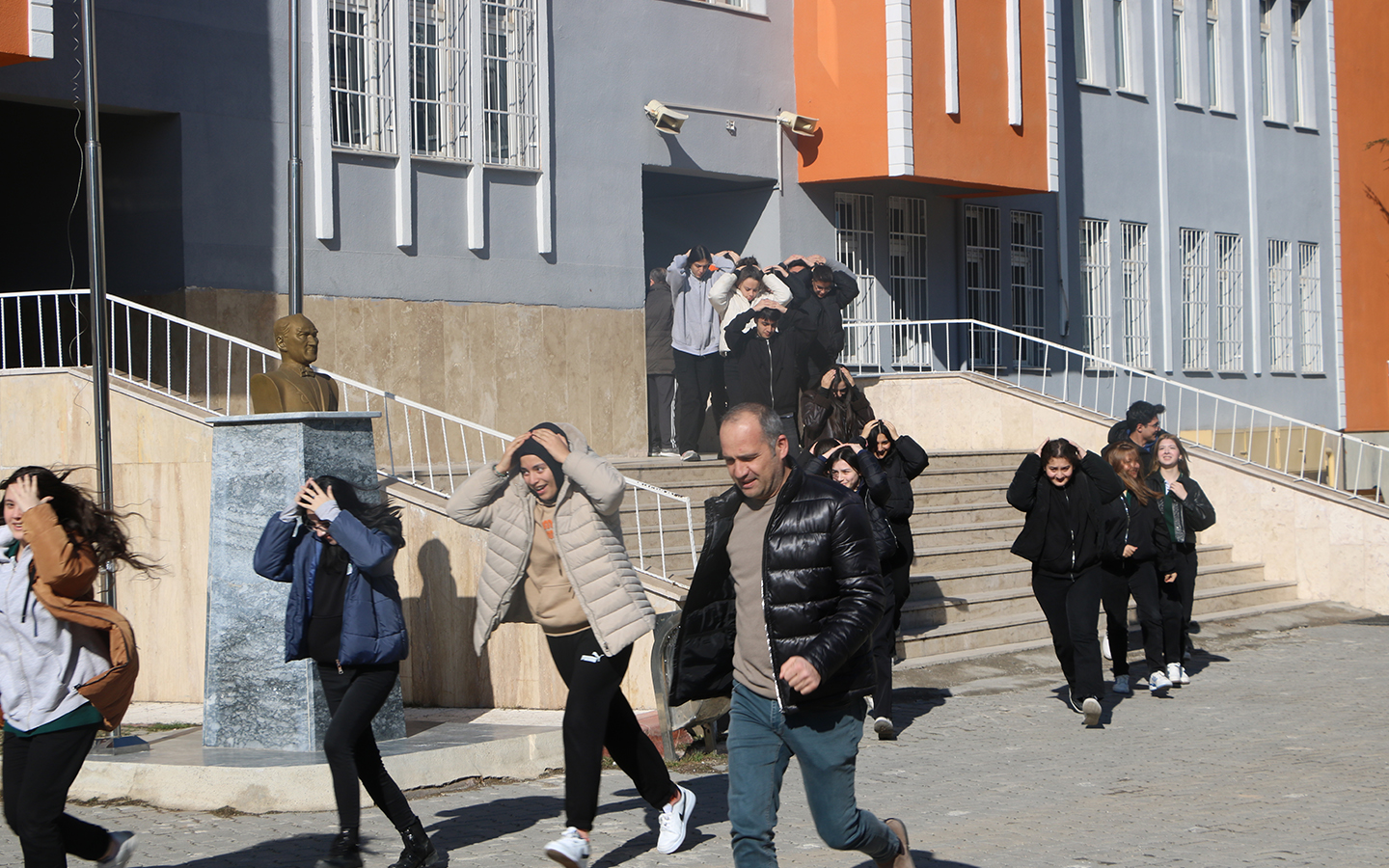 Gerçekçi Senaryo Ile Deprem Tatbikatı Yapıldı!1