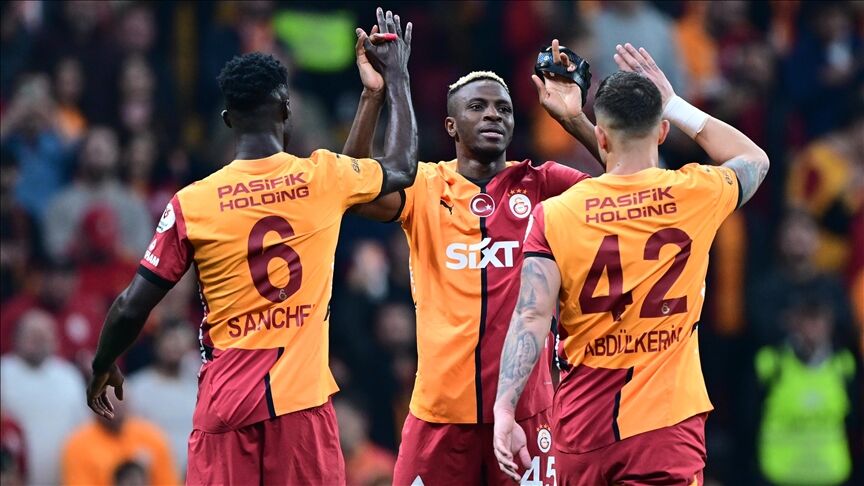 Ligde Yenilgiyi Unutan Lider Galatasaray, Antalyaspor'u Farklı Geçti
