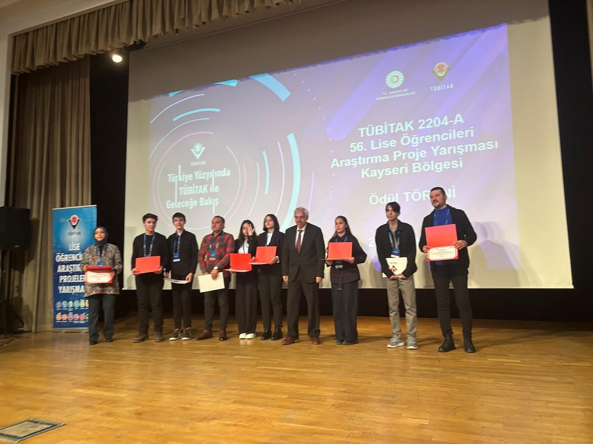 Tübi̇tak 2204 A Lise Öğrencileri Araştırma Projeleri Yarışmasında Büyük Başarı
