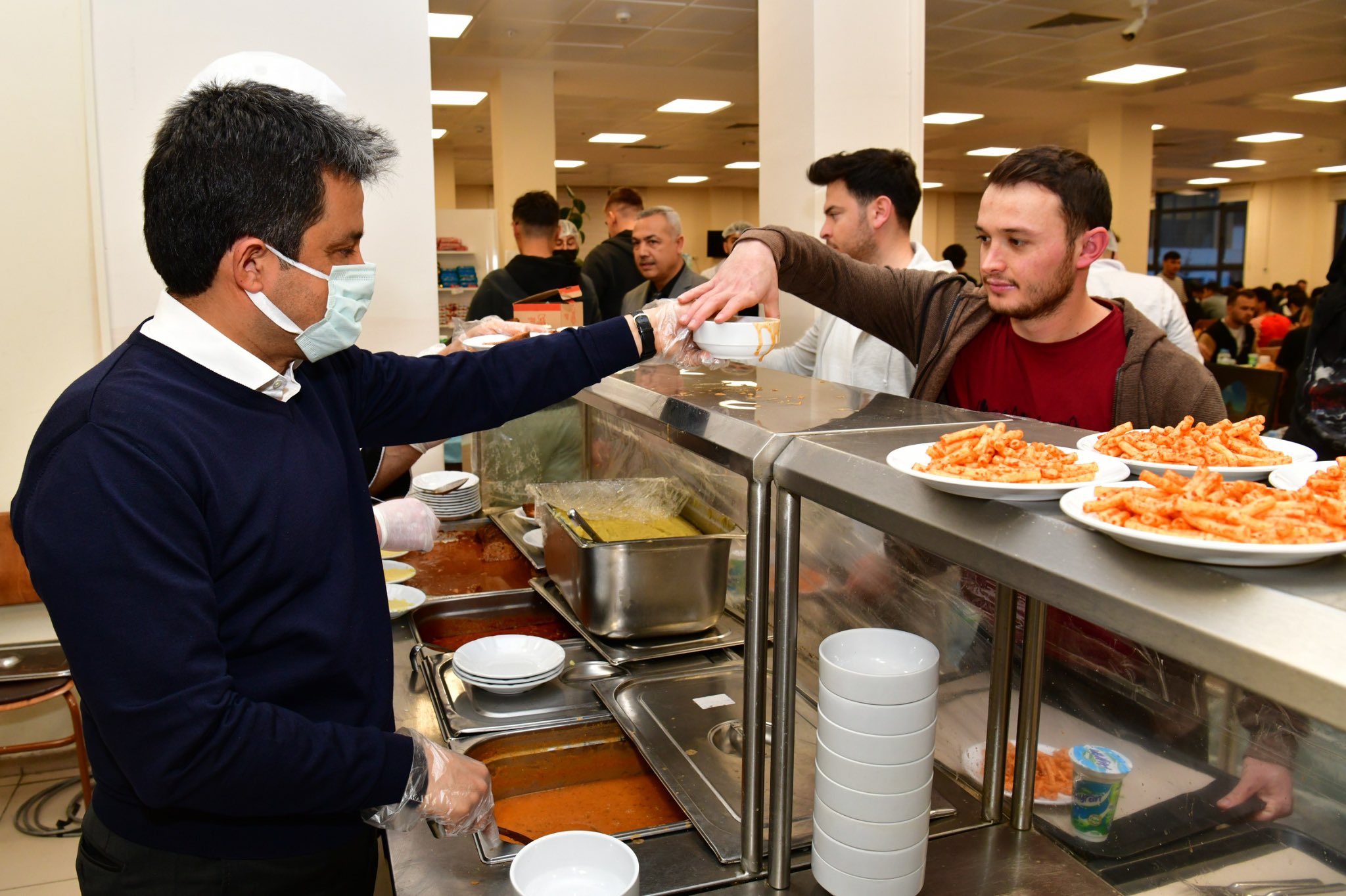 Vali Demiryürek, Iftarda Gençlerle Buluştu