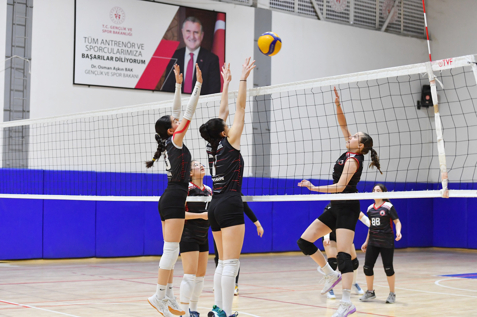 Voleybolda Dev Maç Akademispor’un 3 (1)