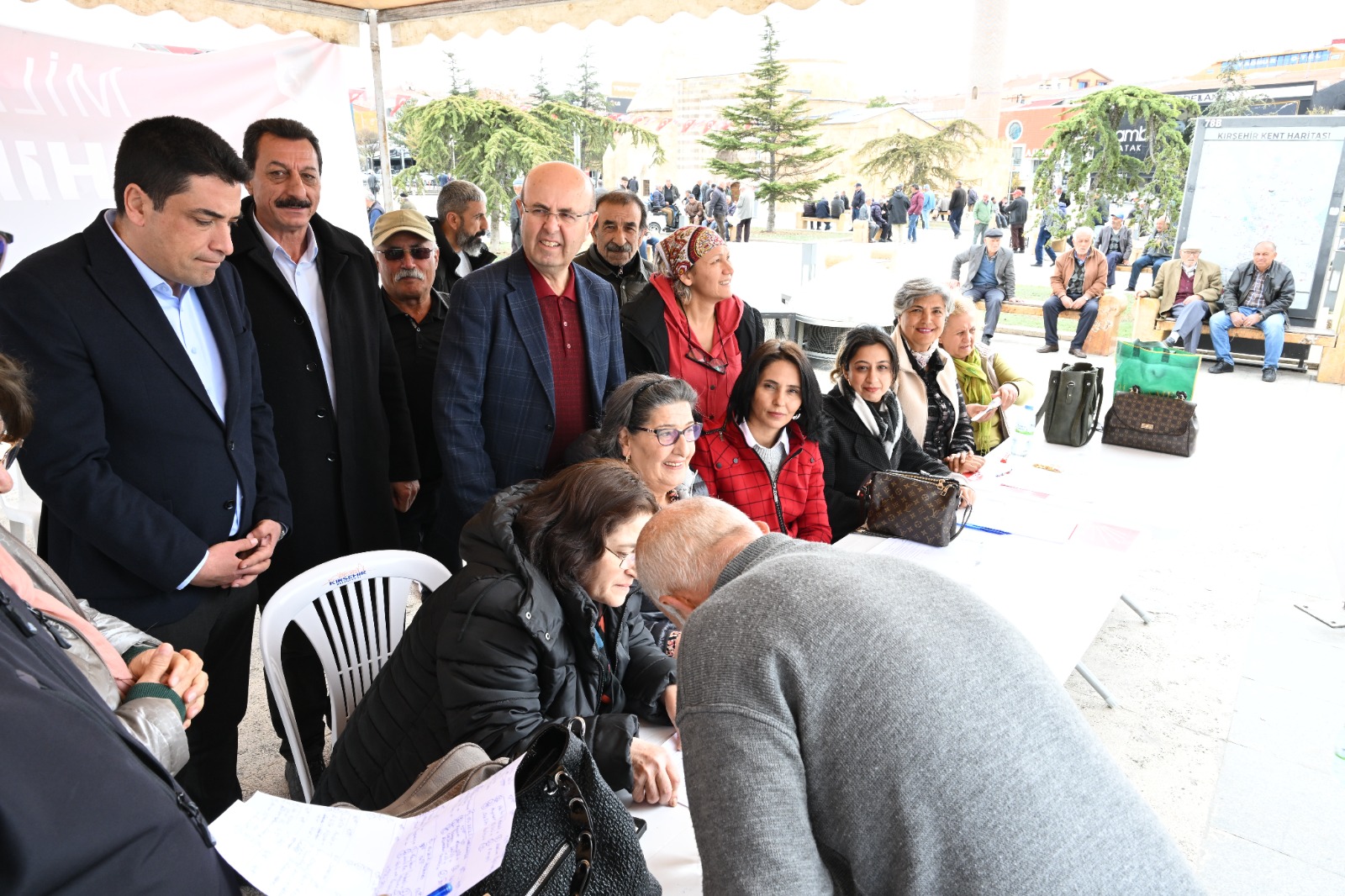 Başkan Eki̇ci̇oğludemokrasi̇ni̇n Rengi̇ Hak, Hukuk Ve Adaletti̇r”22