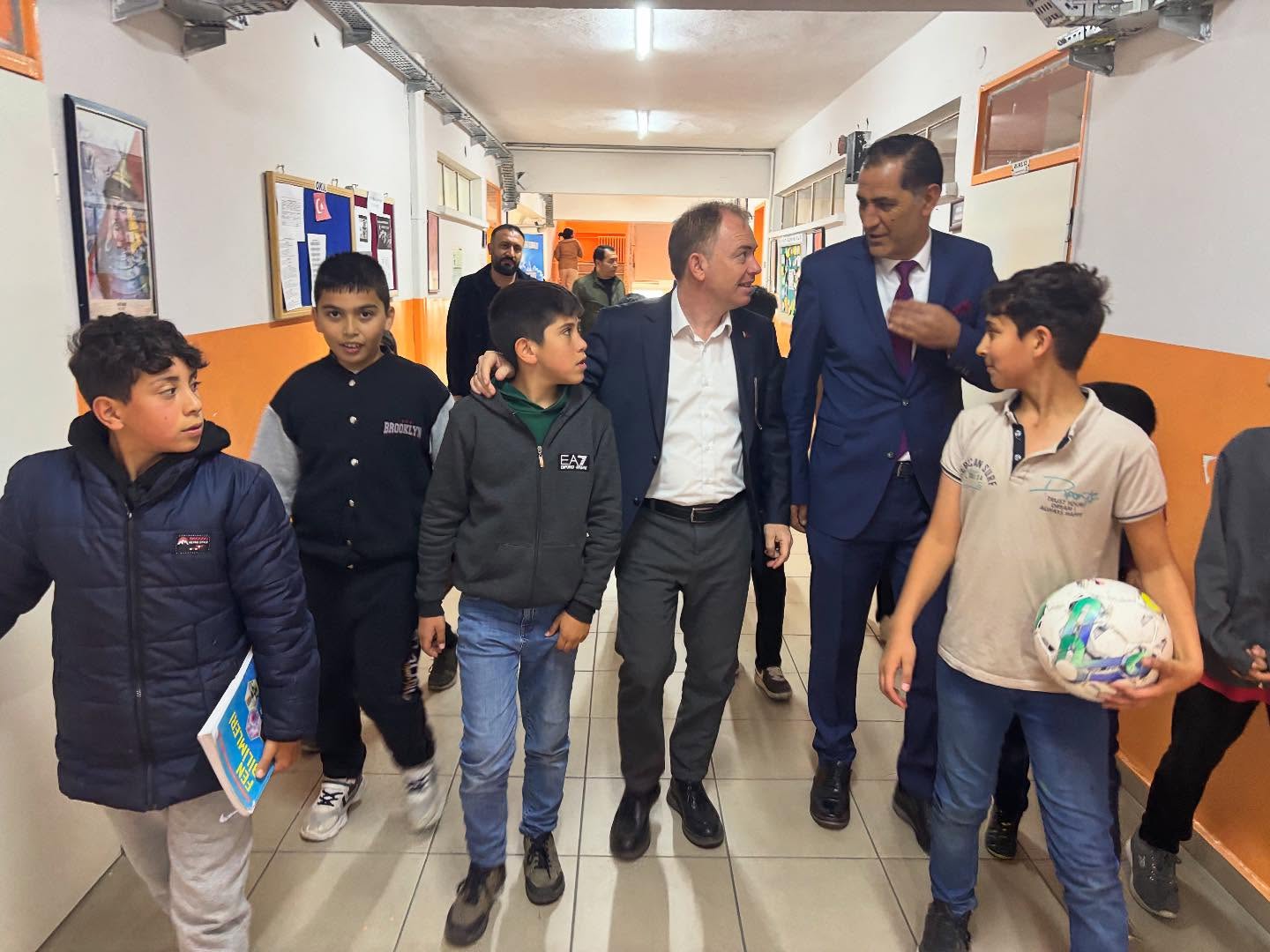 İl Müdürü Gülşen Öğrencilerle Keyifli Anlar Yaşadı2