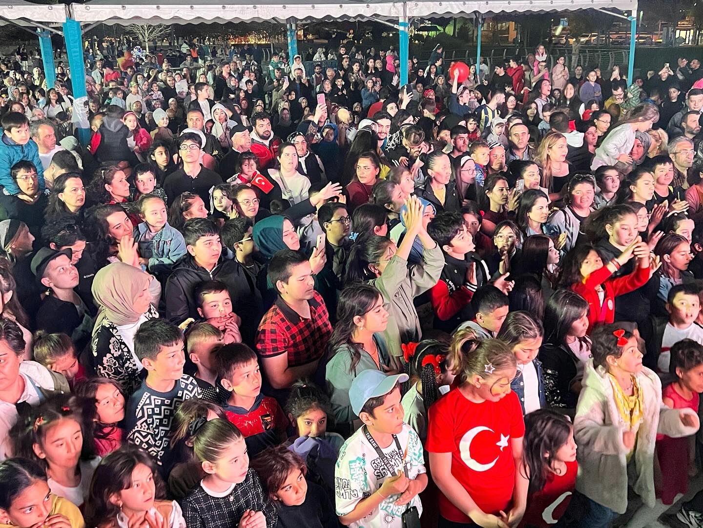 Kırşehir’de 23 Nisan Coşkusu Geceyi Aydınlattı