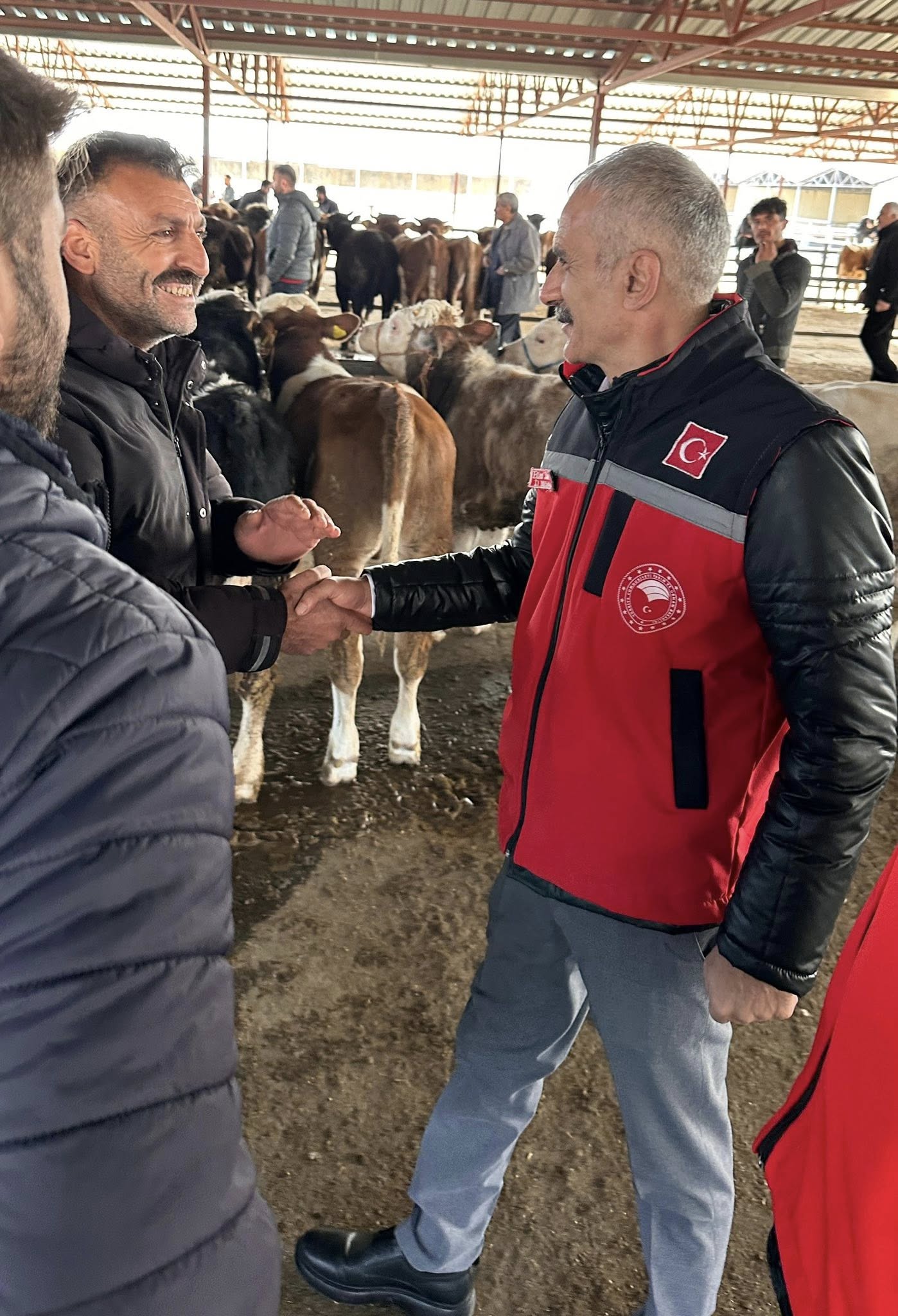 Kırşehir’de Kurban Bayramı Öncesi Hayvan Pazarı Ziyaret Edildi2