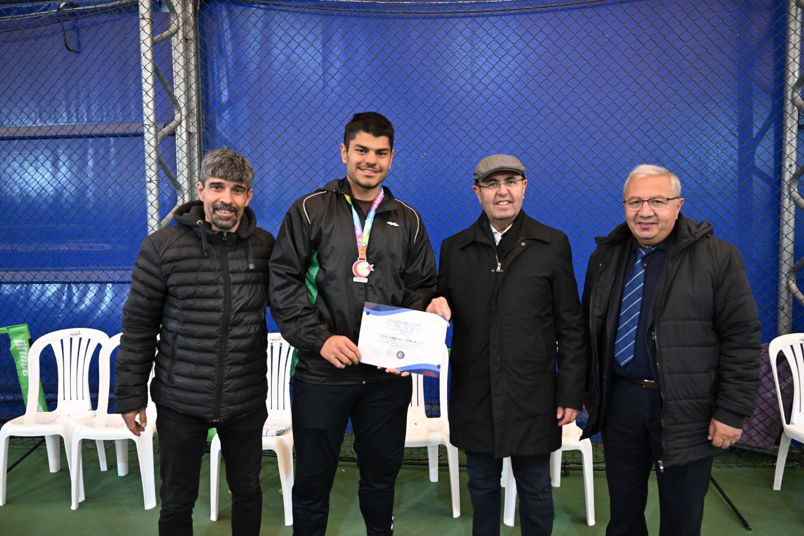 Kort Tenisinde Ödüller Sahiplerini Buldu (4)